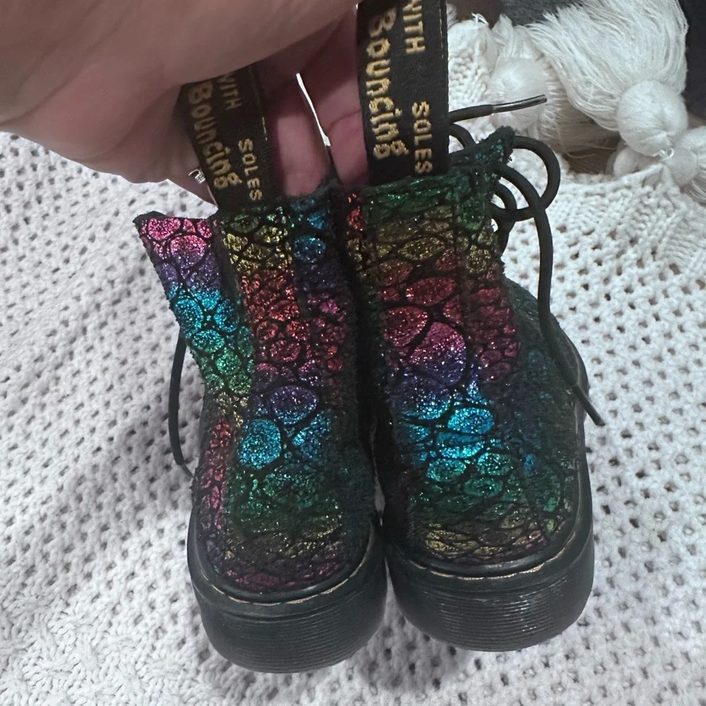 DR MARTENE KIDS SIZE 3 Multicolor Lace-Up Boots